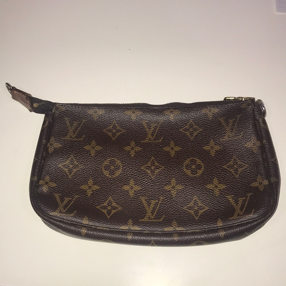 Brown Louis Vuitton Clutch/Wristlet